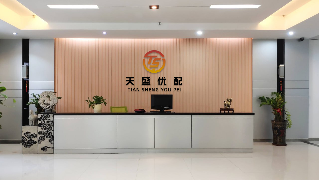 堆财网 必胜客 × EVA 联名惹争议？绫波丽披萨盒引发的“伪女权”风波